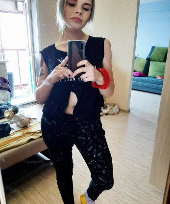 Темпераментная шатенка ждет встречи с галантным кавалером для незабываемых интимных отношений. Я готова погрузить вас в мир страсти и удовольствия, исполнить ваши желания и фантазии. Обещаю анонимность, конфиденциальность и максимум удовольствия от нашей встречи! 11080, 20 лет